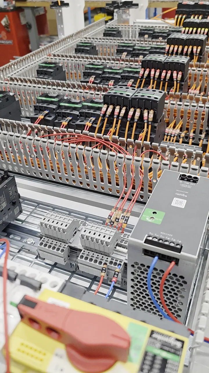 Armoire électrique câblée en atelier — Ets Clémençon